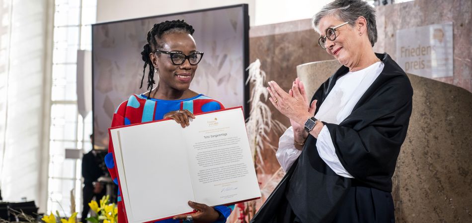 Tsitsi Dangarembga accepts her German Peace Prize honour. Credit: dpa.