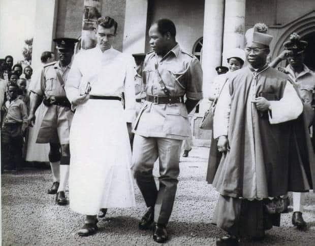 Archbishop Arinze (R), here in an old photo, with the Eastern Region governor and later Biafran leader General Odumegwu Ojukwu and a white missionary. The dating of the image is unavailable but it may have been in the months before the war. Image source: Voice of the Faithful on Facebook. Caption: OCM.