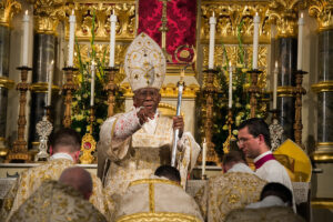 Cardinal Arinze celebrates Pontifical High Mass in the Extraordinary Form for the Feast of Corpus Christi in London on June 20, 2019. Photo credit: Mazur/cbcew.org.uk.